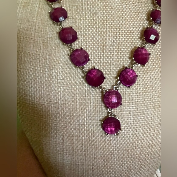 Elegant cranberry Beaded Necklace - Picture 3 of 6